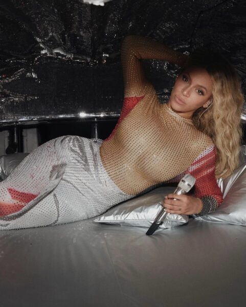 Beyoncé usa looks produzidos por negros para celebrar Juneteenth